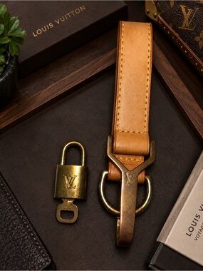 Authentic Louis Vuitton Vachetta Leather Luggage Holder with Padlock & Key Set